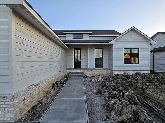2nd image of 1029 W Silverstone Ct