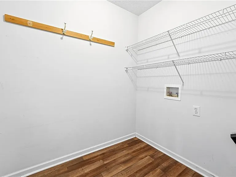 186 Franklin Ct — Photo 21