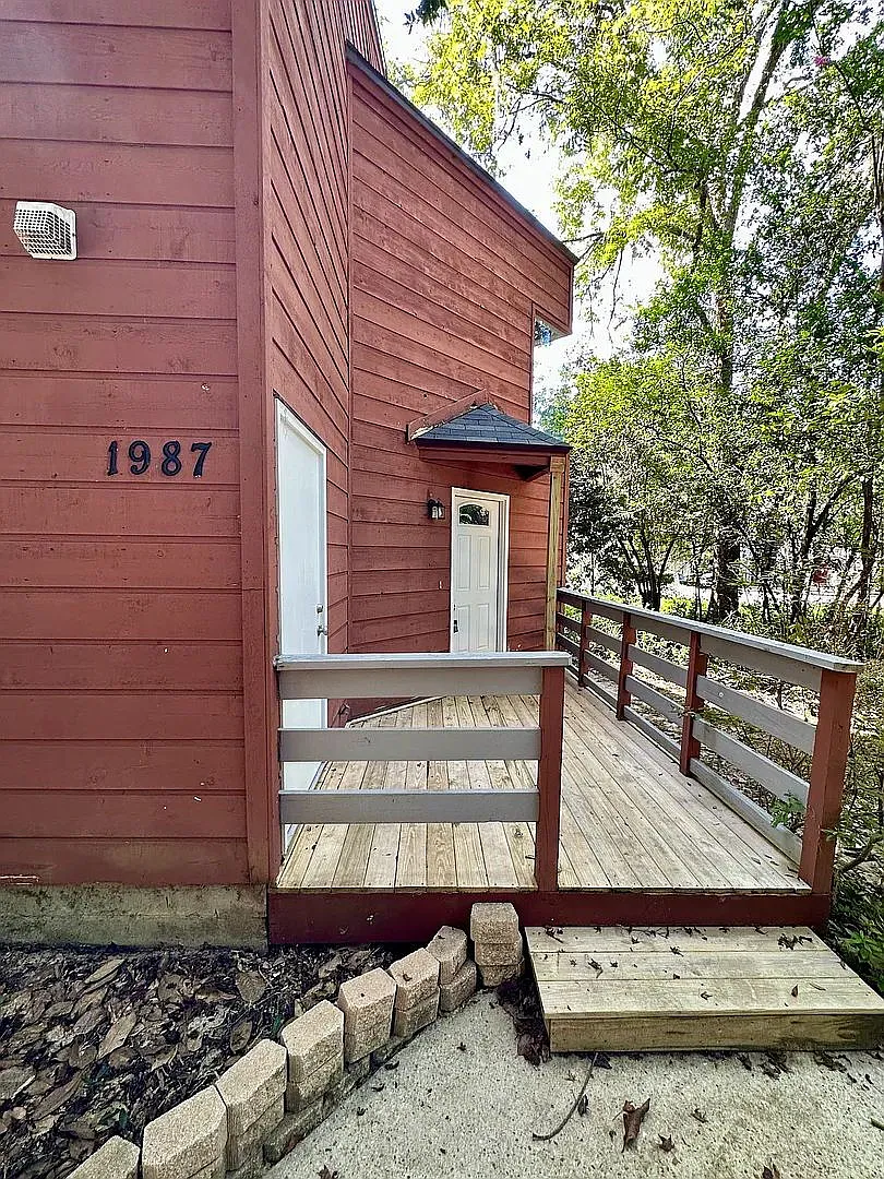 2 bed, 2.5 bath, 1327 sqft, $1,400 — Photo 1