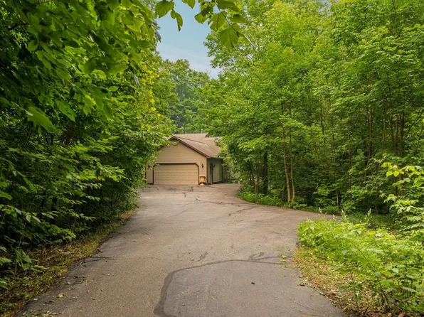 8433 Forest Ct, Traverse City, MI 49684