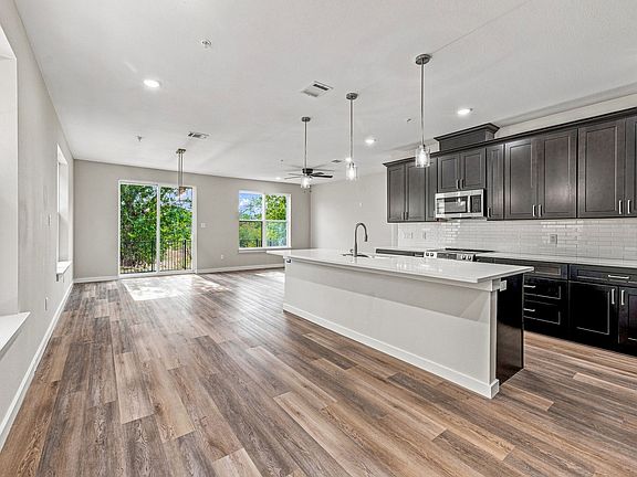 4th image of 120 Clark Ln