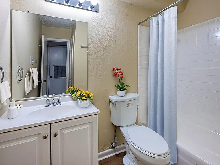 Tiger Den Apartments — Photo 26