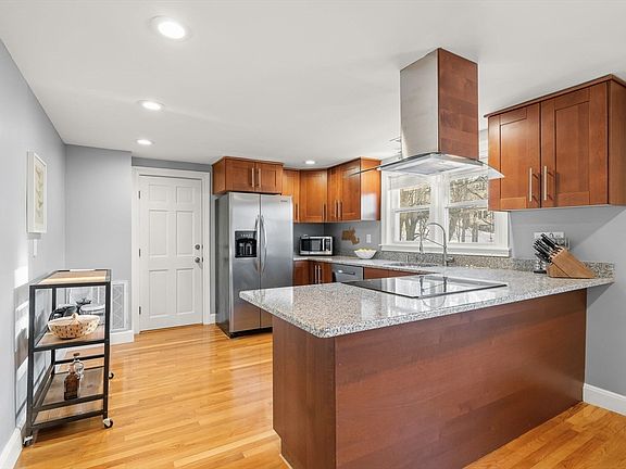 5th image of 111 Fayette St Unit 111