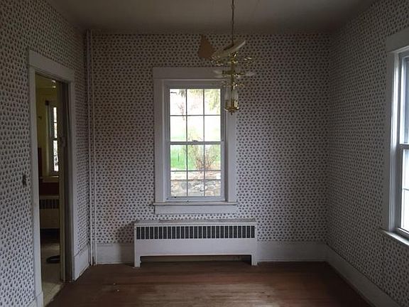 4th image of 81 Fowler Ave