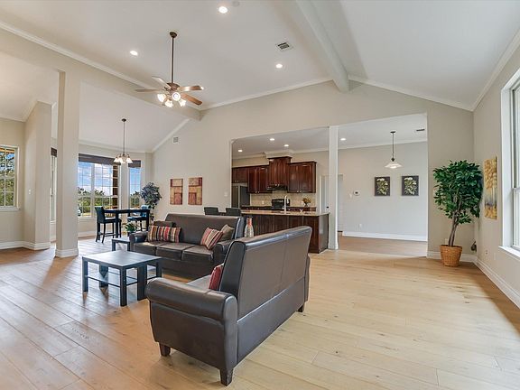 4th image of 300 Round Rock Rd