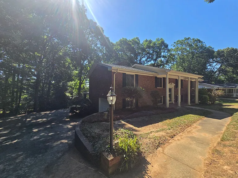 1194 Ingram Dr — Photo 2