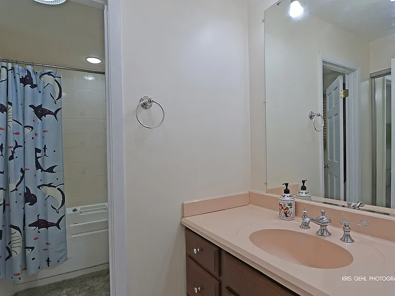 605 W Gilbert Rd — Photo 13