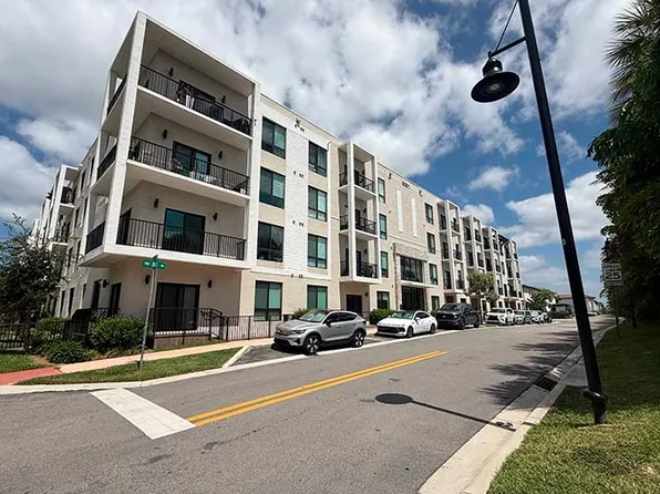 8001 NW 41st St, Doral, FL