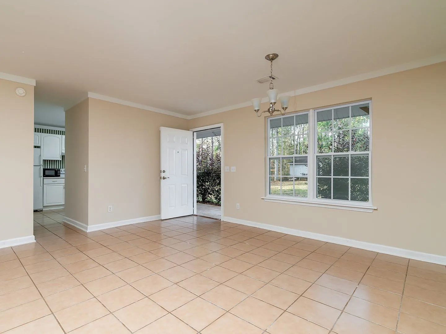 3 Bedroom 2 Bath in Villa Rica — Photo 4