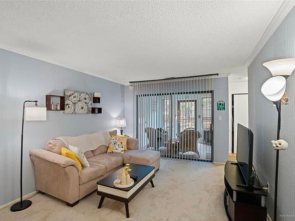 4th image of 1037 Village Round #M