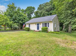 15 Beach Pl, Branford, CT 06405
