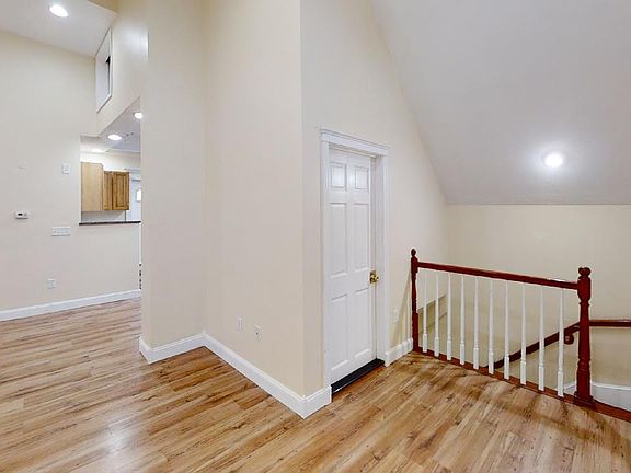 4th image of 204 S Franklin St