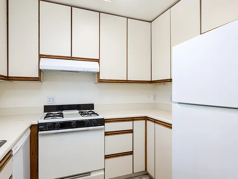 3960 Hortensia St #3960 — Photo 8