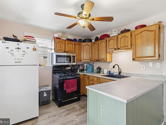 3rd image of 8307 Avondale Rd