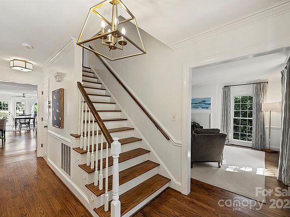 3rd image of 736 Sardis Ln