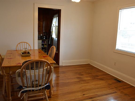 5th image of 302 Kanawha St