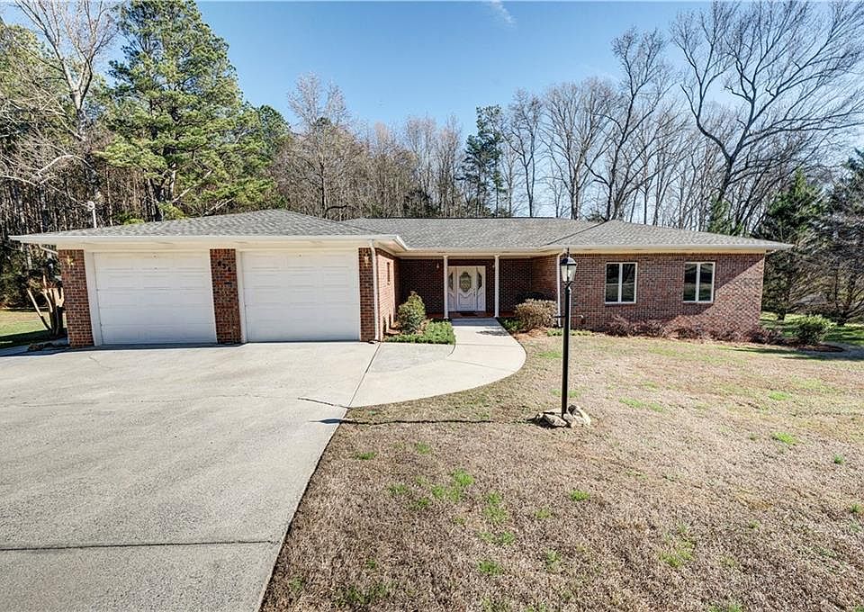 1st image of 636 Tucker Hollow Rd