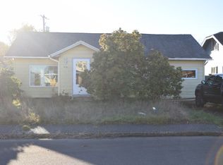 976 Greenwood Ave, Reedsport, OR 97467