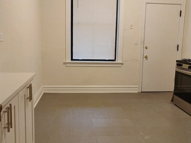 Enough space in the kitchen for a full table