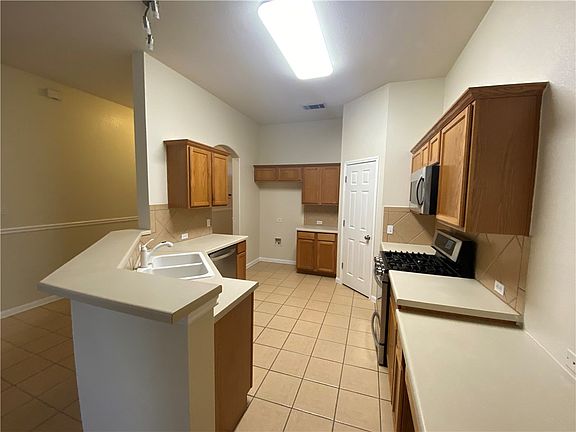 5th image of 1513 Dahlia Ct