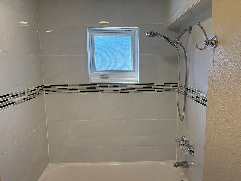 318 S Broadway St — Photo 12