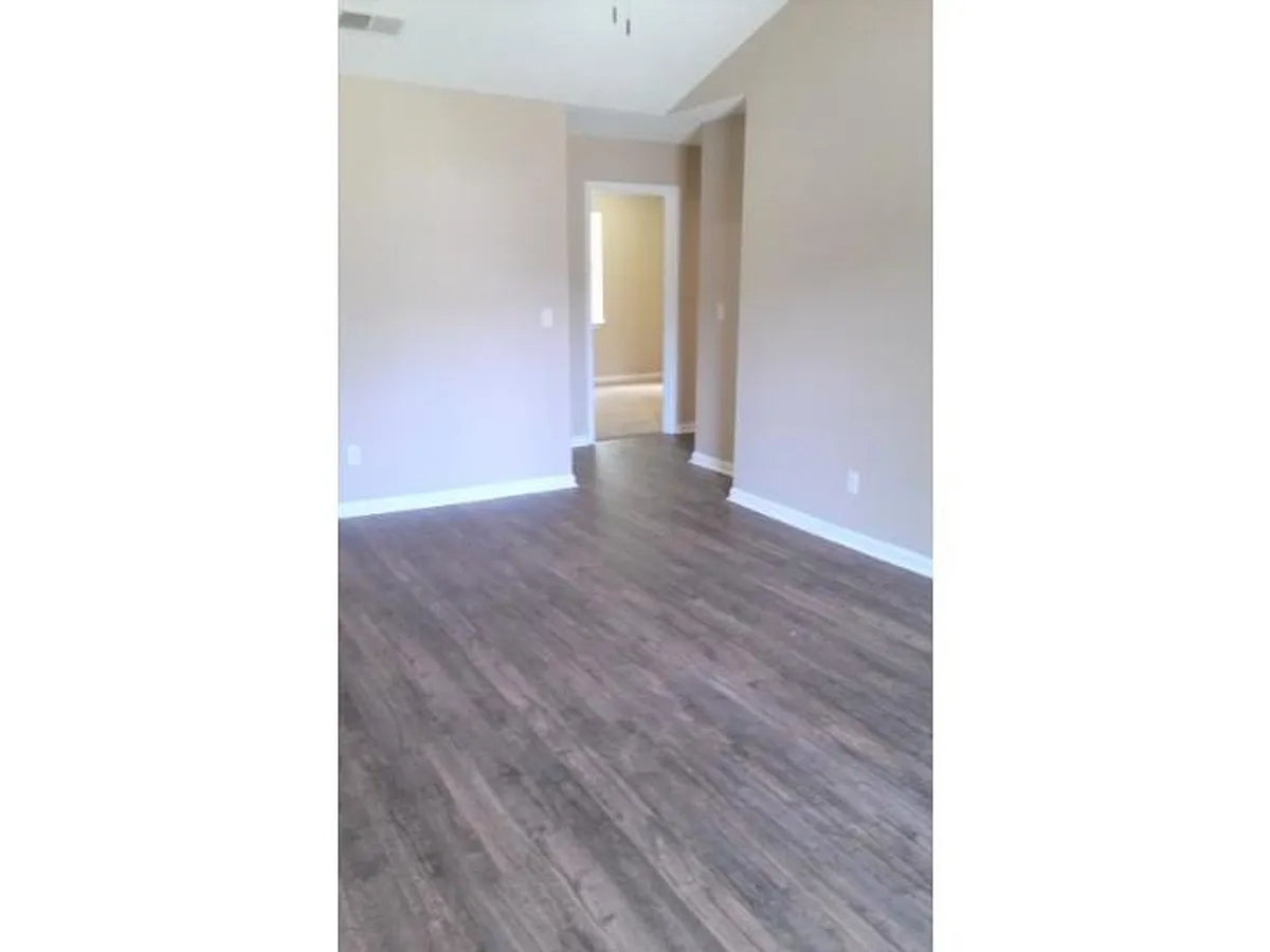 Building Photo - 300 McCumber Dr