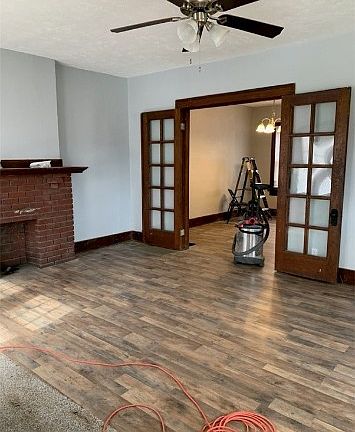 3rd image of 113 W Parkwood Dr