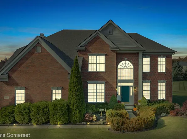 1754 Bristol Dr, Milford, MI 48380