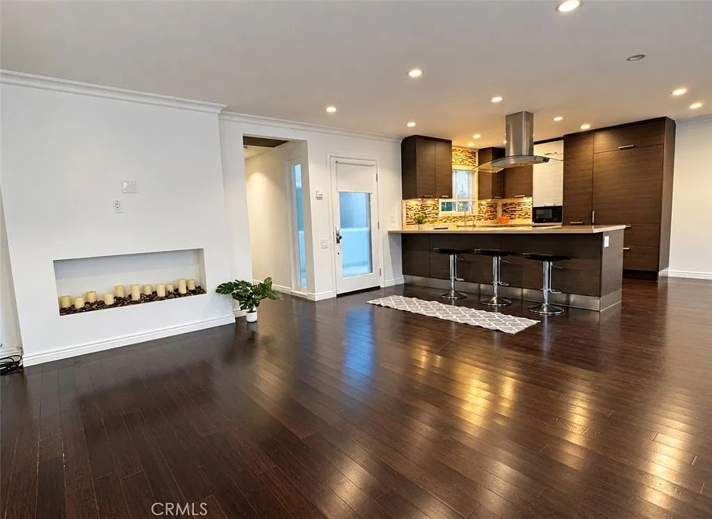 2 bed, 1117 sqft, $3,500 — Photo 2