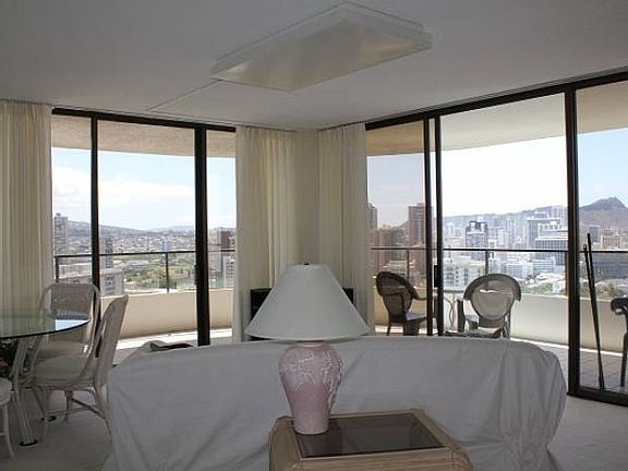 4th image of 1910 Ala Moana Blvd APT 29D
