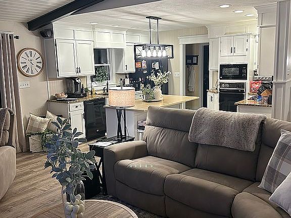 5th image of 9 Mildred Dr