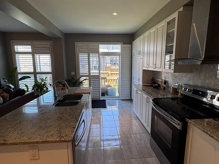 1098 Woodhaven Dr — Photo 10