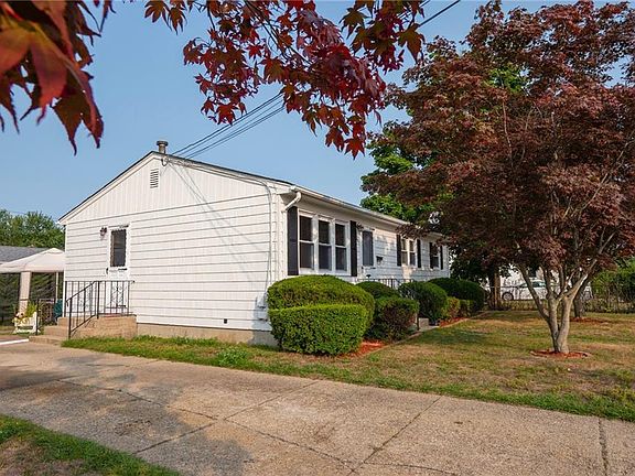 5th image of 391 Harrington Ave