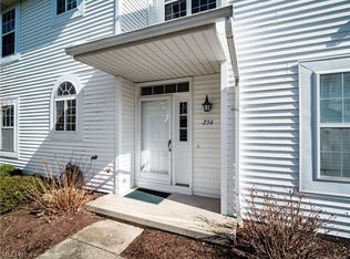 256 Vista Cir, North Olmsted, OH 44070