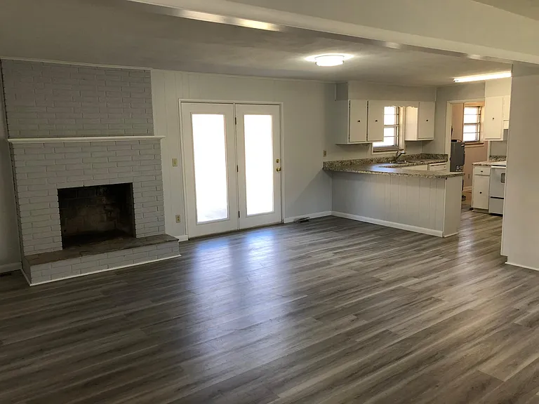 909 Martingale Dr — Photo 8