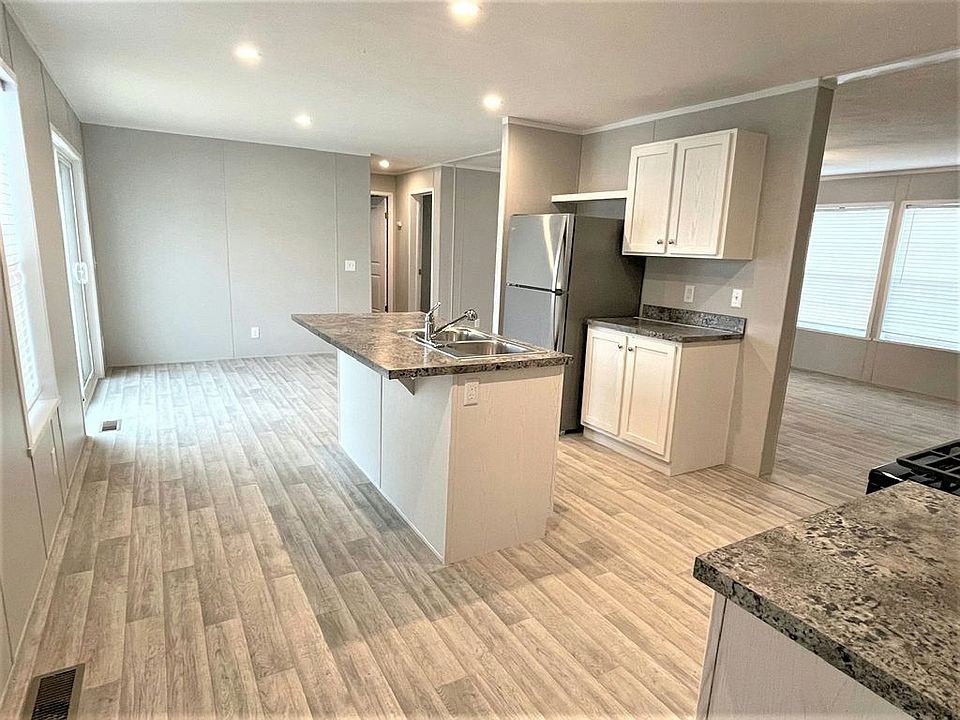 1st image of 447 Linda Ln