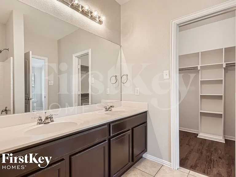 1825 Ridgecrest Dr — Photo 17