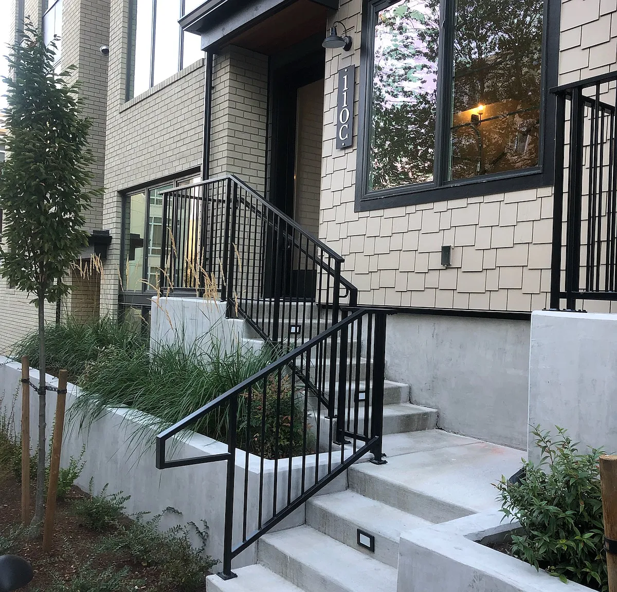 3 bed, 1760 sqft, $5,490 — Photo 1