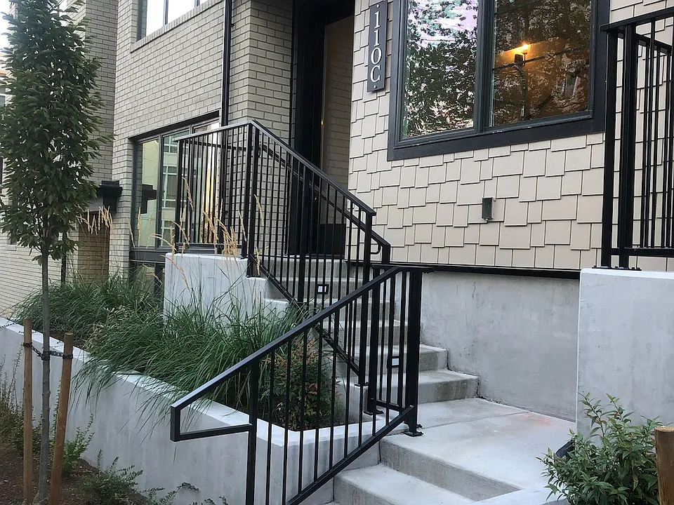 110 C 2nd St S