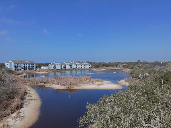 150 East Lake Dr, Rockport, TX 78382