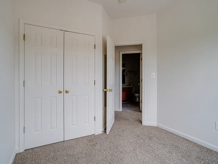 103 Buttonwood Ct — Photo 32