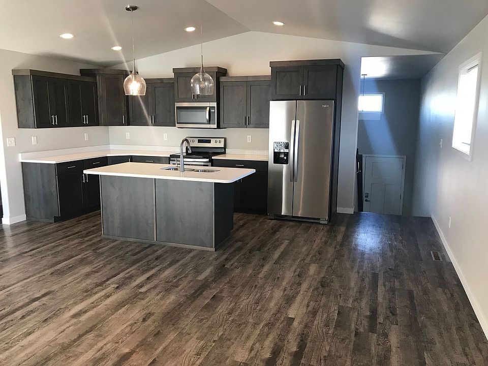 1st image of 807 Cathy Dr W