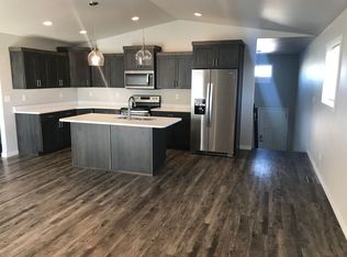 807 Cathy Dr W, West Fargo, ND 58078