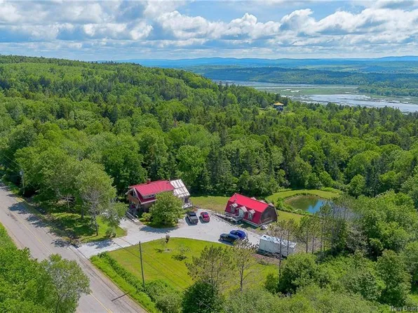 118 Hill Rd, Kingston, NB E5N 1H4
