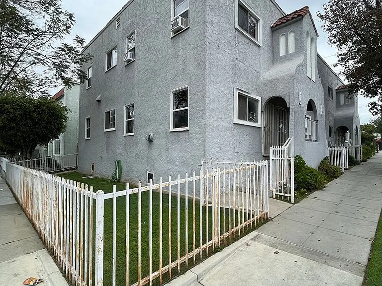 417-453 W Cowles St — Photo 1