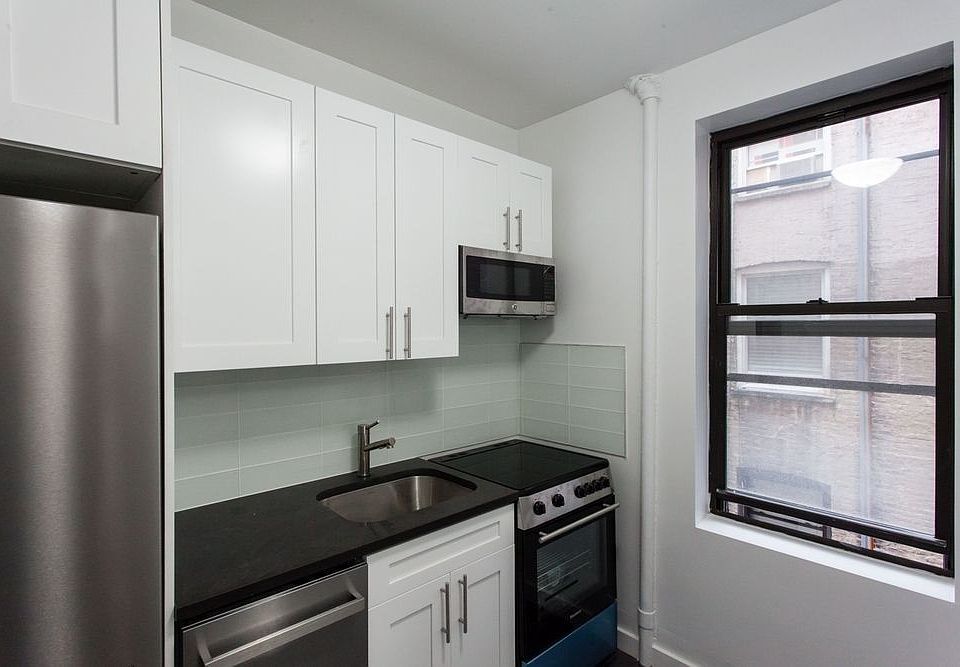 1st image of 210 W 10th St #4B1