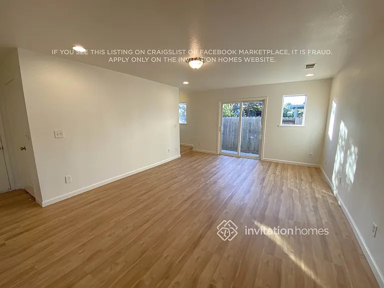 907 Whitney Ave — Photo 5