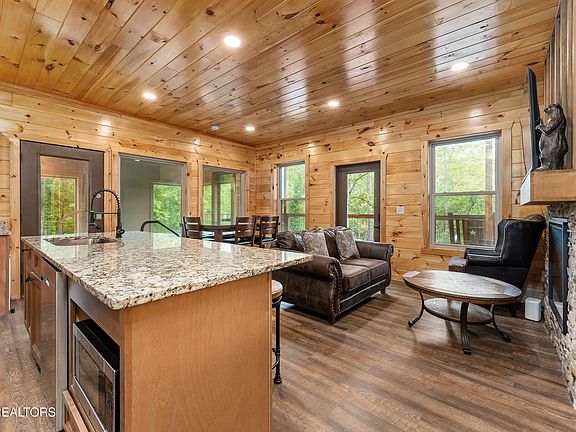 5th image of 2932 Ginas Way
