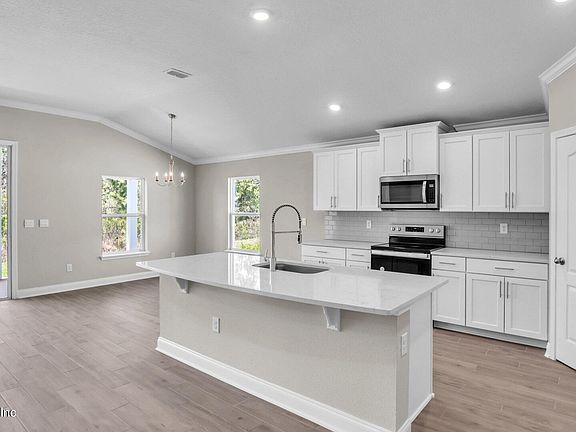 4th image of 14 W SAWMILL Court