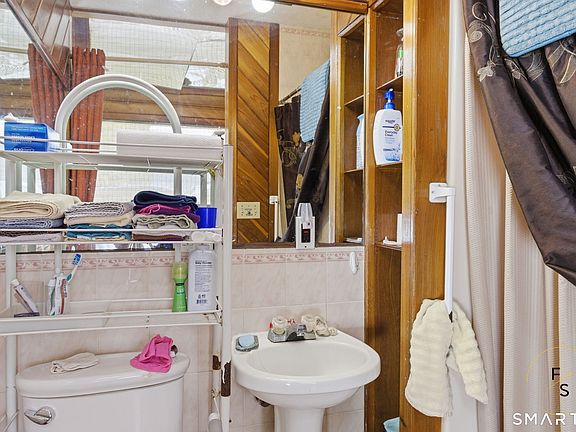 3rd image of 290 Gillette Road